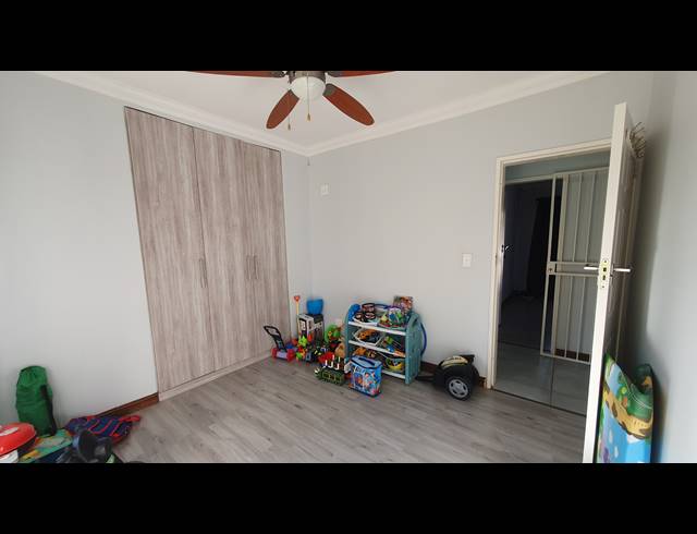 4 BEDROOM FREEHOLD FOR SALE IN BRACKENHURST